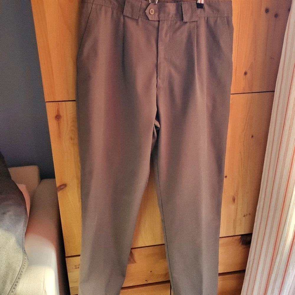 Tilley Endurables Men's Olive Green Chino Pants size 35